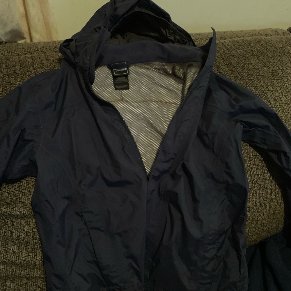 North face youth water resistant windbreaker